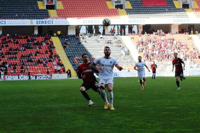 Foto Haber... Gaziantep FK 0-3 Adana Demirspor...Adana Demirspor 2. penaltısını kaçırdı...Adana Demirspor 3-0 Öne Geçti...Maç Sonucu: Gaziantep FK 0-3 Adana Demirspor